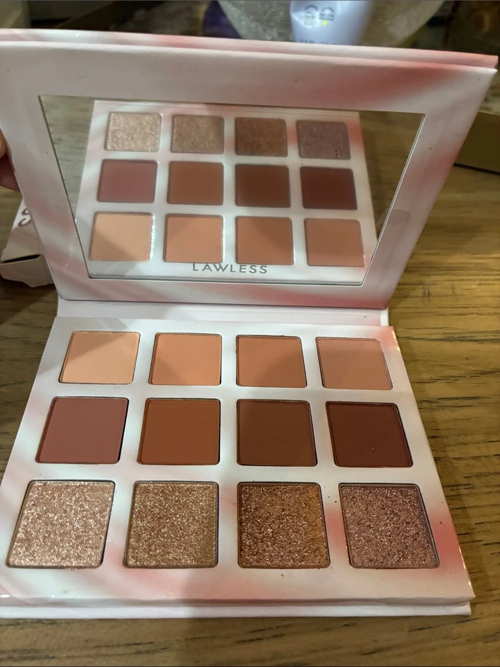 LAWLESS Dreamy Daisy Eyeshadow Palette - Pink & Cream Ombre